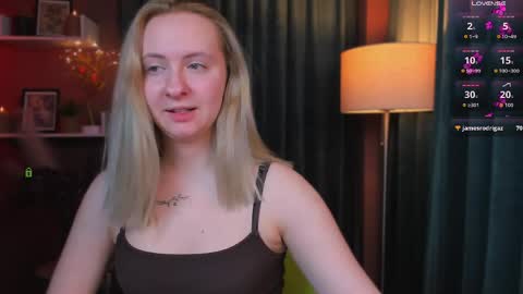 Snapshot of mila_glow chatting on April 2026 09:39:33 PM mila_glow online show from April 2026 09:39:33 PM