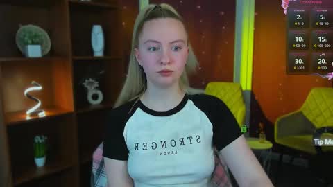 Snapshot of mila_glow chatting on May 2026 07:07:02 PM mila_glow online show from May 2026 07:07:02 PM