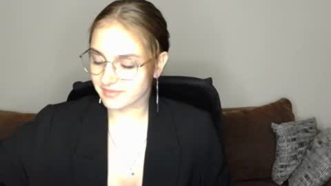 mila_keyy online show from October 2025 10:22:01 PM