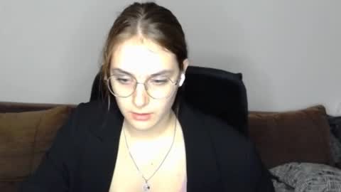 mila_keyy online show from November 2025 08:54:01 PM