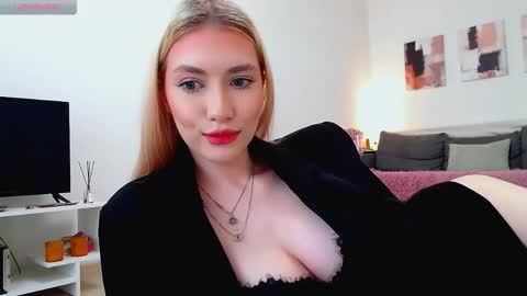 mila nowak online show from May 2026 09:25:01 AM