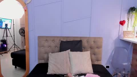 Mila and samy online show from November 2025 11:38:02 AM