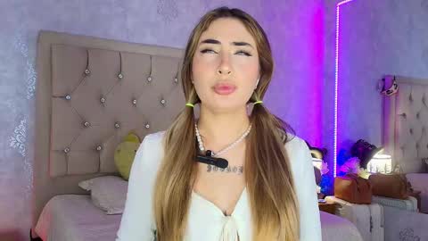 Snapshot of mila_smirnovavk chatting on March 2026 04:16:01 AM MILA online show from March 2026 04:16:01 AM