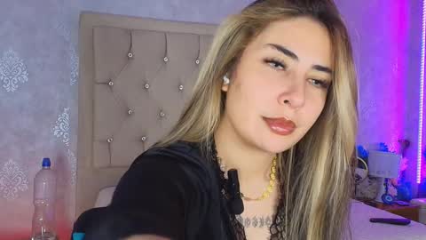 Snapshot of mila_smirnovavk chatting on March 2026 04:08:02 AM MILA online show from March 2026 04:08:02 AM
