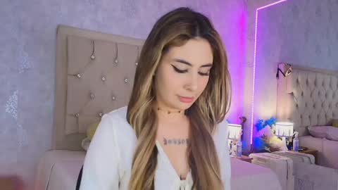 Snapshot of mila_smirnovavk chatting on March 2026 04:06:01 AM MILA online show from March 2026 04:06:01 AM