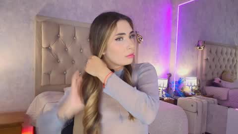 Snapshot of mila_smirnovavk chatting on March 2026 04:02:02 AM MILA online show from March 2026 04:02:02 AM
