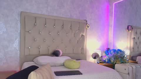 Snapshot of mila_smirnovavk chatting on April 2026 04:06:02 AM MILA online show from April 2026 04:06:02 AM