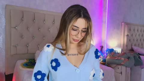 Snapshot of mila_smirnovavk chatting on April 2026 03:31:02 AM MILA online show from April 2026 03:31:02 AM