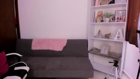 Mila online show from September 2025 07:25:02 PM