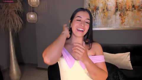Mila online show from December 2025 11:15:01 AM