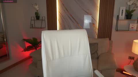 milacrave online show from December 2025 11:39:02 AM