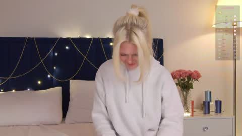 Snapshot of milademies chatting on January 2025 03:25:02 AM Miss Cutie online show from January 2025 03:25:02 AM