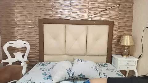 miladiosa online show from May 2026 11:50:01 AM
