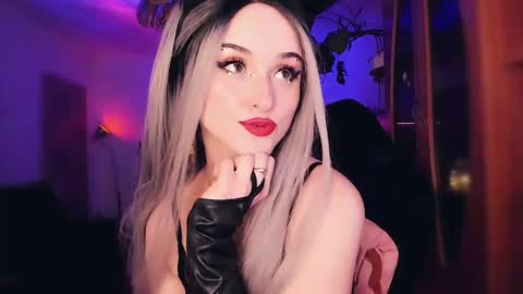 Snapshot of miladyjolie chatting on February 2025 04:35:01 AM MiladyJolie online show from February 2025 04:35:01 AM