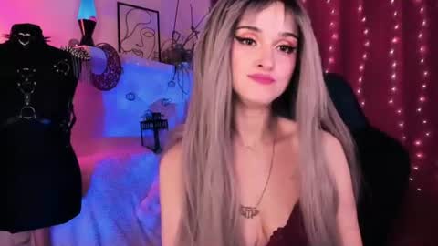 MiladyJolie online show from June 2026 11:18:02 PM