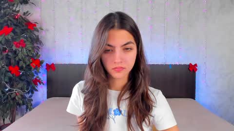 Snapshot of milana_crystal_ chatting on January 2025 08:15:02 AM Milana online show from January 2025 08:15:02 AM