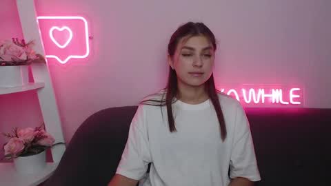 Snapshot of milanaangelas chatting on December 2024 06:14:01 AM milanaangelas online show from December 2024 06:14:01 AM