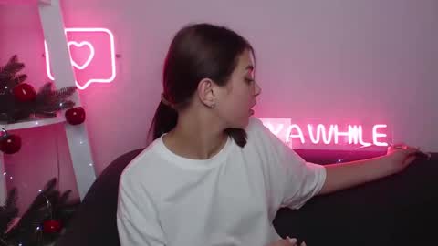 Snapshot of milanaangelas chatting on December 2024 10:29:02 AM milanaangelas online show from December 2024 10:29:02 AM