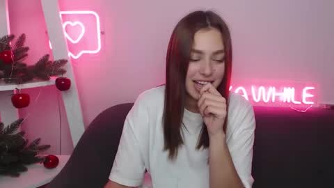 Snapshot of milanaangelas chatting on December 2024 10:32:01 AM milanaangelas online show from December 2024 10:32:01 AM