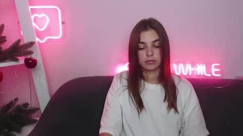 Snapshot of milanaangelas chatting on December 2024 05:46:01 PM milanaangelas online show from December 2024 05:46:01 PM