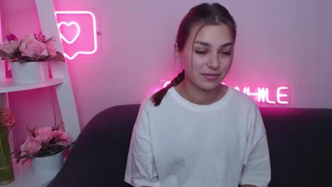 Snapshot of milanaangelas chatting on January 2025 05:44:02 AM milanaangelas online show from January 2025 05:44:02 AM