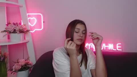 Snapshot of milanaangelas chatting on January 2025 11:03:01 AM milanaangelas online show from January 2025 11:03:01 AM