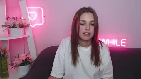 Snapshot of milanaangelas chatting on January 2025 10:43:01 AM milanaangelas online show from January 2025 10:43:01 AM