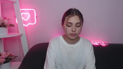 Snapshot of milanaangelas chatting on February 2025 08:50:01 AM milanaangelas online show from February 2025 08:50:01 AM