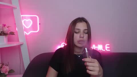 Snapshot of milanaangelas chatting on February 2025 05:07:02 PM milanaangelas online show from February 2025 05:07:02 PM