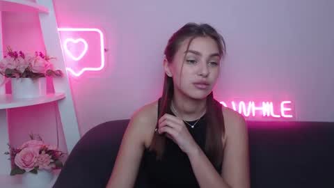 Snapshot of milanaangelas chatting on February 2025 05:52:01 AM milanaangelas online show from February 2025 05:52:01 AM