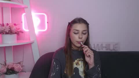 Snapshot of milanaangelas chatting on October 2025 04:46:02 AM milanaangelas online show from October 2025 04:46:02 AM