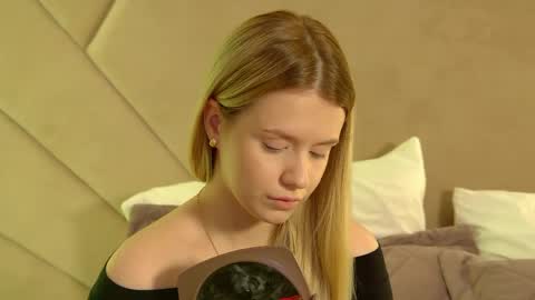 Snapshot of milanabalmain chatting on April 2026 04:46:01 AM MilanaBalmain online show from April 2026 04:46:01 AM
