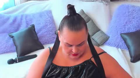 Lana online show from September 2025 07:20:02 AM