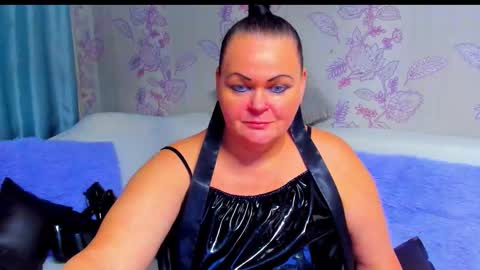 Lana online show from November 2025 07:51:02 PM