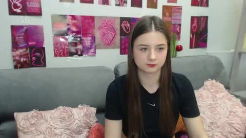 Snapshot of milanaroz chatting on April 2026 05:33:02 AM milanaroz online show from April 2026 05:33:02 AM