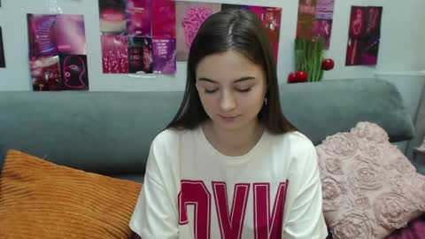 Snapshot of milanaroz chatting on May 2026 05:03:02 AM milanaroz online show from May 2026 05:03:02 AM