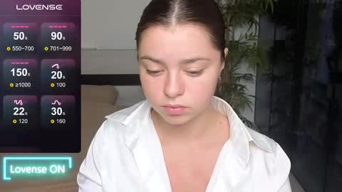 Snapshot of milania_hot_foxy chatting on September 2025 10:45:02 PM Mila online show from September 2025 10:45:02 PM