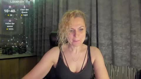 milanna_x online show from April 2026 07:53:02 PM