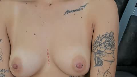 Milawink online show from May 2026 08:51:01 PM
