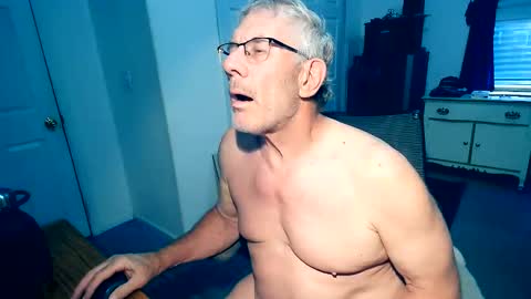 Milehi1958 online show from May 2026 11:33:02 PM