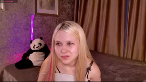 Mia online show from April 2026 03:42:02 PM