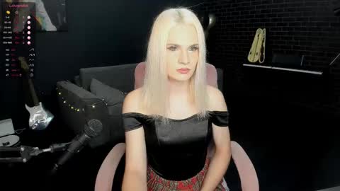Milena online show from November 2025 07:02:02 PM