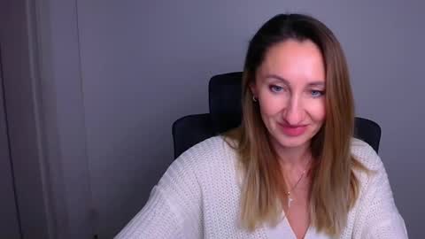 Snapshot of milena_sunny_ chatting on December 2025 12:22:02 PM Milena online show from December 2025 12:22:02 PM