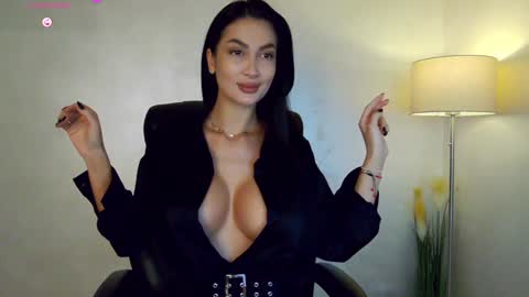 Snapshot of miley_me chatting on December 2024 07:52:02 AM M online show from December 2024 07:52:02 AM