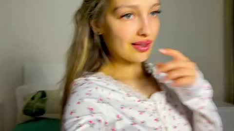 mileyy_cute online show from February 2026 10:53:01 PM