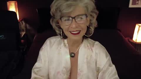 Snapshot of milf_ette chatting on April 2026 05:43:02 PM Fabiola online show from April 2026 05:43:02 PM