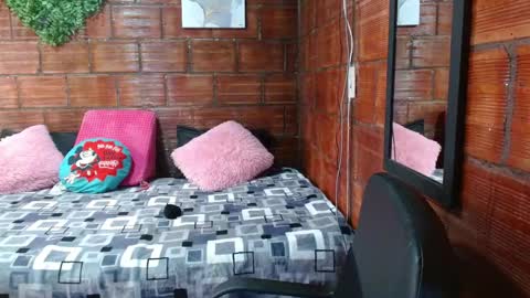 Snapshot of milf_fantassy chatting on September 2025 07:13:01 PM Ana online show from September 2025 07:13:01 PM