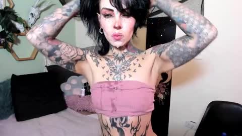 Isabella online show from October 2025 01:44:01 PM