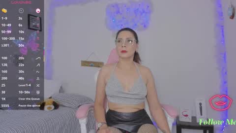 Snapshot of milfaaura chatting on March 2026 05:44:01 AM Aura online show from March 2026 05:44:01 AM