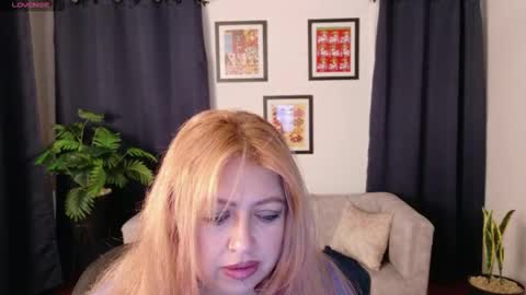 Snapshot of milfarlet chatting on December 2025 01:19:01 PM Arlet online show from December 2025 01:19:01 PM